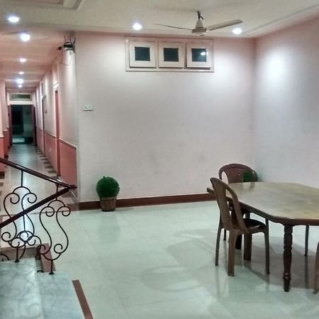 Hotel Varsa Dibrugarh Exteriör bild