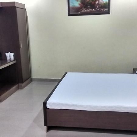 Hotel Varsa Dibrugarh Exteriör bild