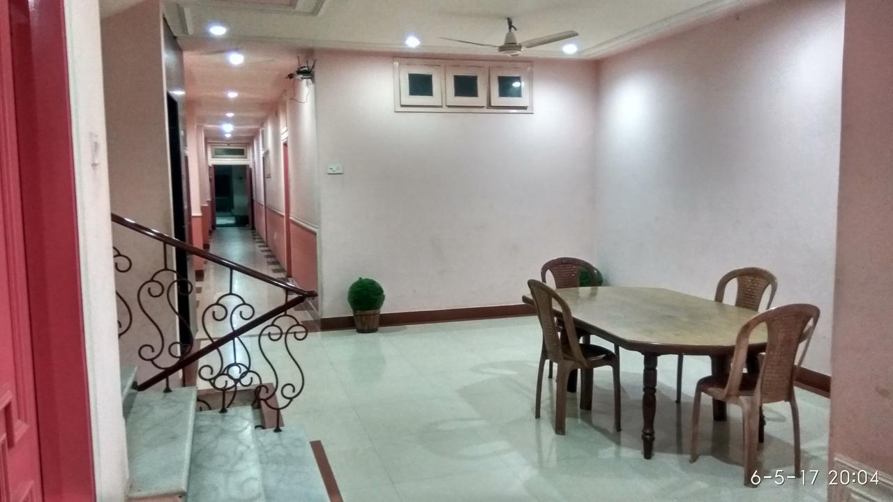 Hotel Varsa Dibrugarh Exteriör bild