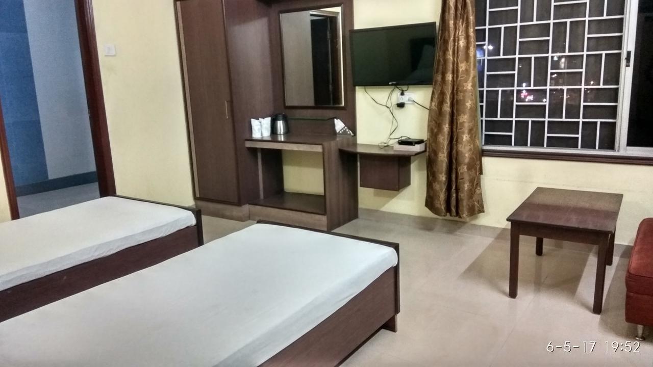 Hotel Varsa Dibrugarh Exteriör bild