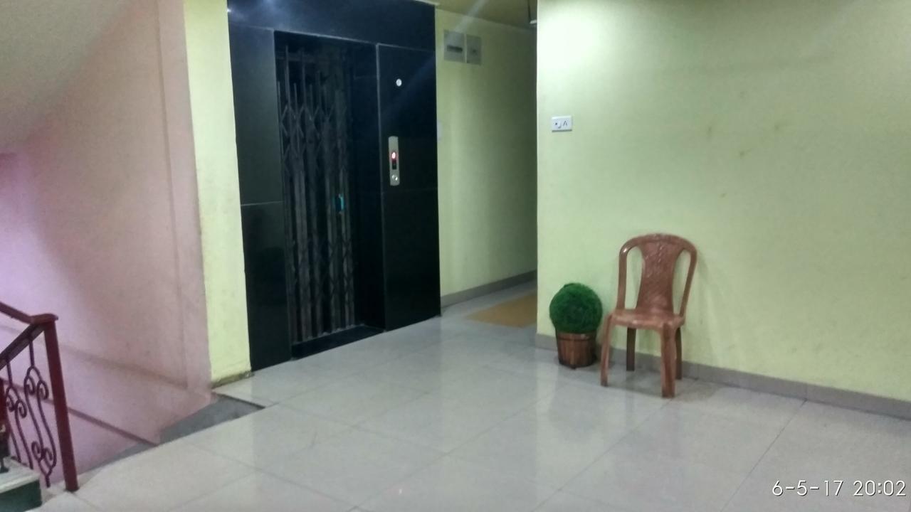 Hotel Varsa Dibrugarh Exteriör bild