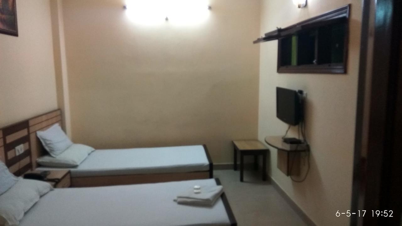 Hotel Varsa Dibrugarh Exteriör bild