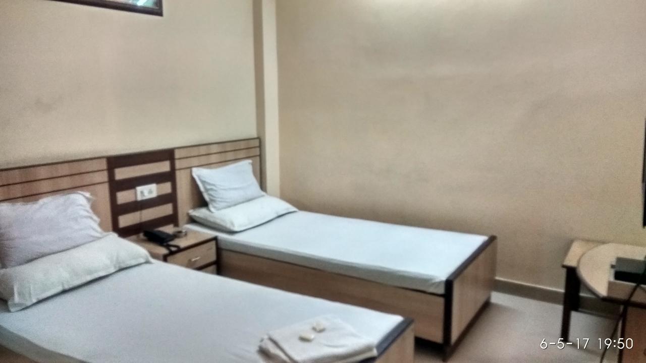 Hotel Varsa Dibrugarh Exteriör bild