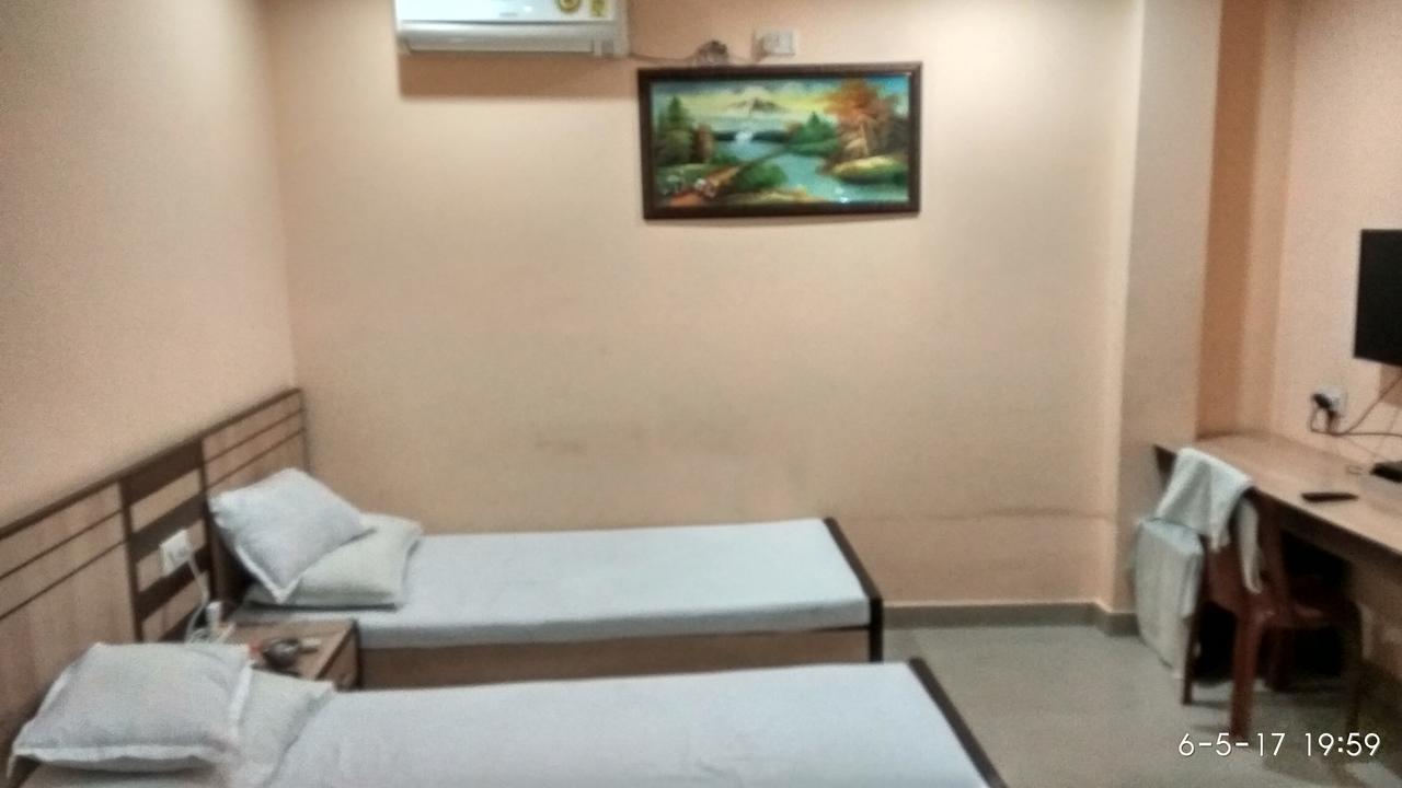 Hotel Varsa Dibrugarh Exteriör bild