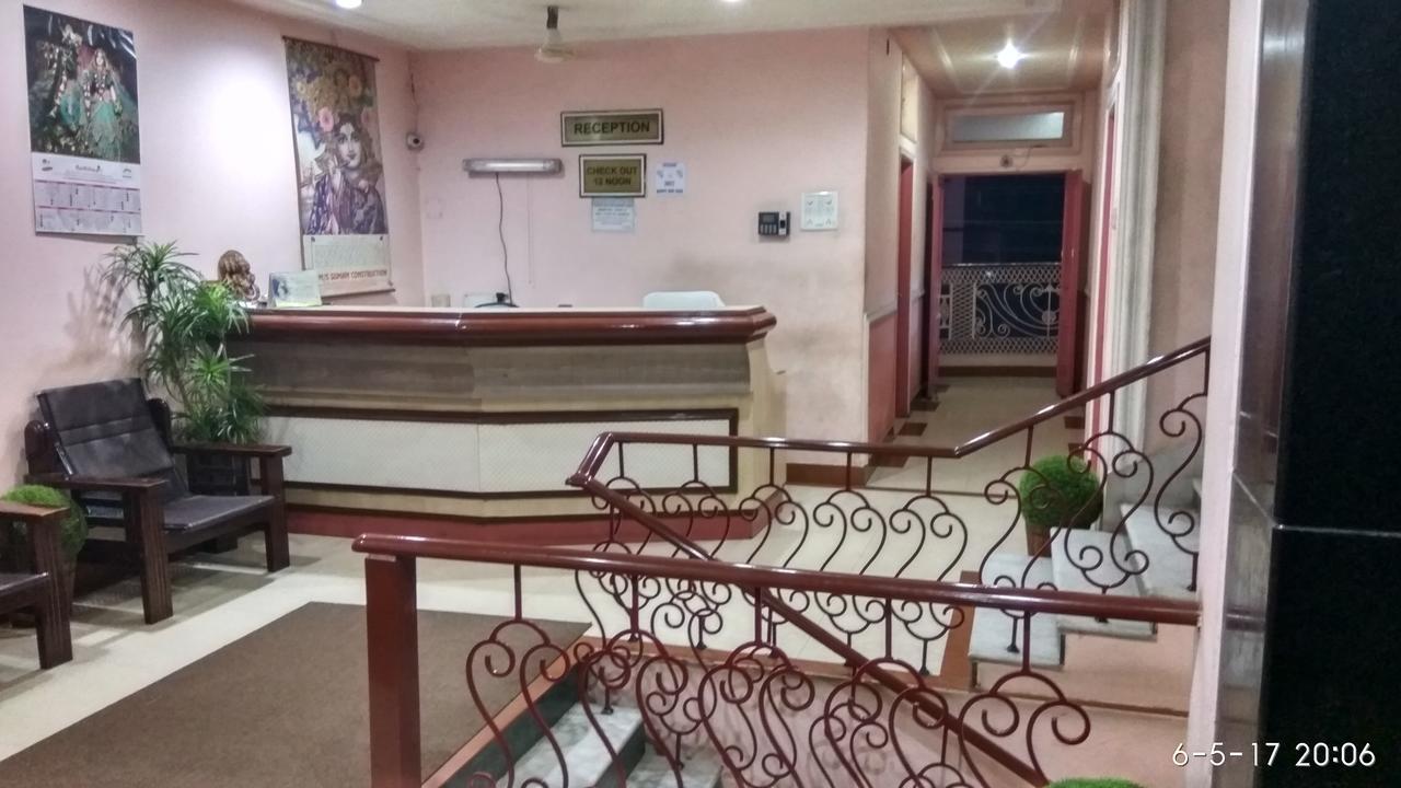 Hotel Varsa Dibrugarh Exteriör bild