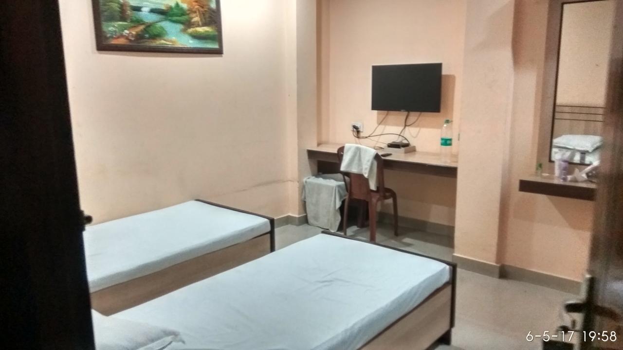 Hotel Varsa Dibrugarh Exteriör bild