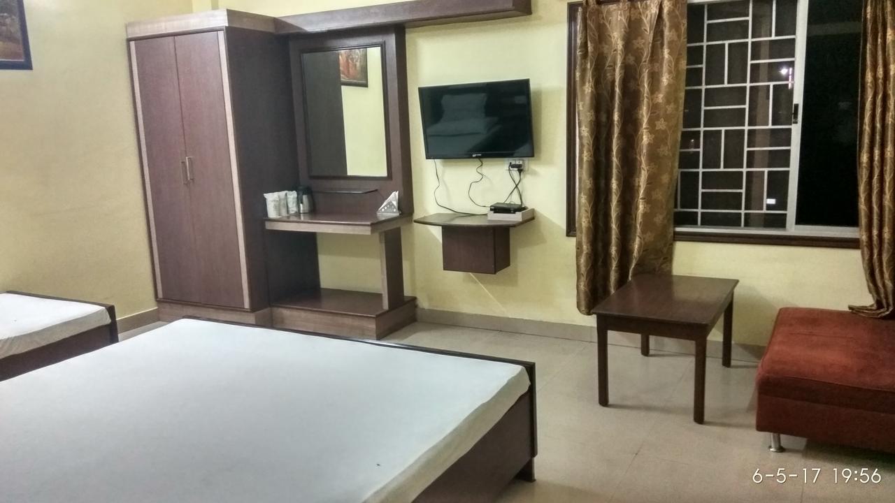 Hotel Varsa Dibrugarh Exteriör bild